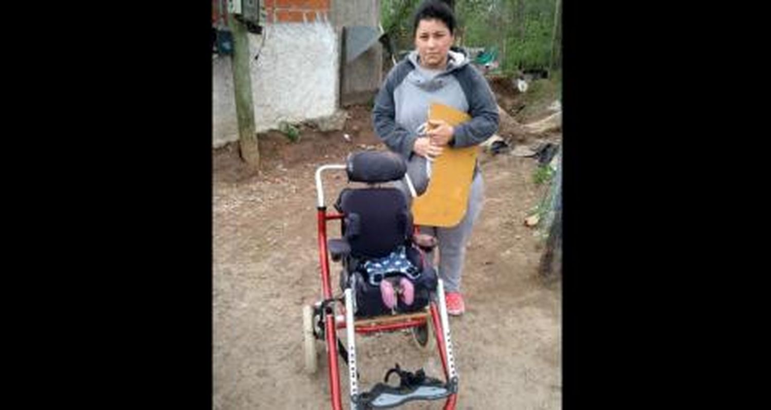 Jaqueline ya tiene su silla postular gracias a María