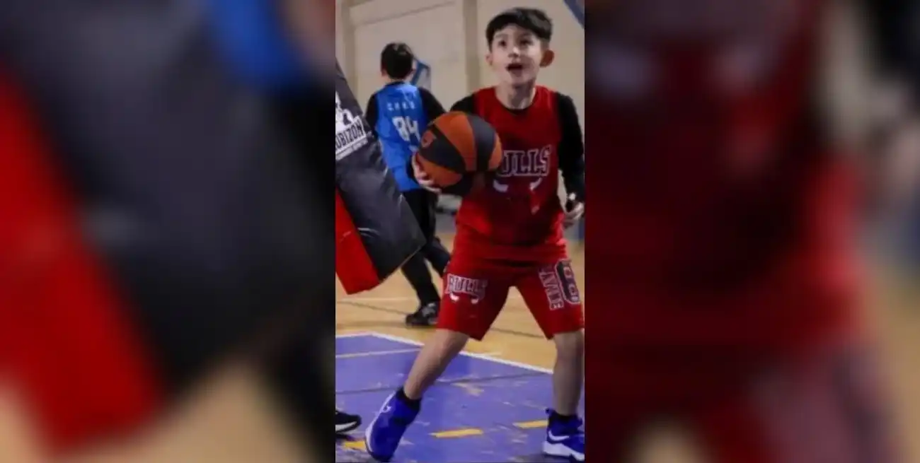 El arco de handball cayó sobre la cabeza del niño en el club Argentino de Quilmes.