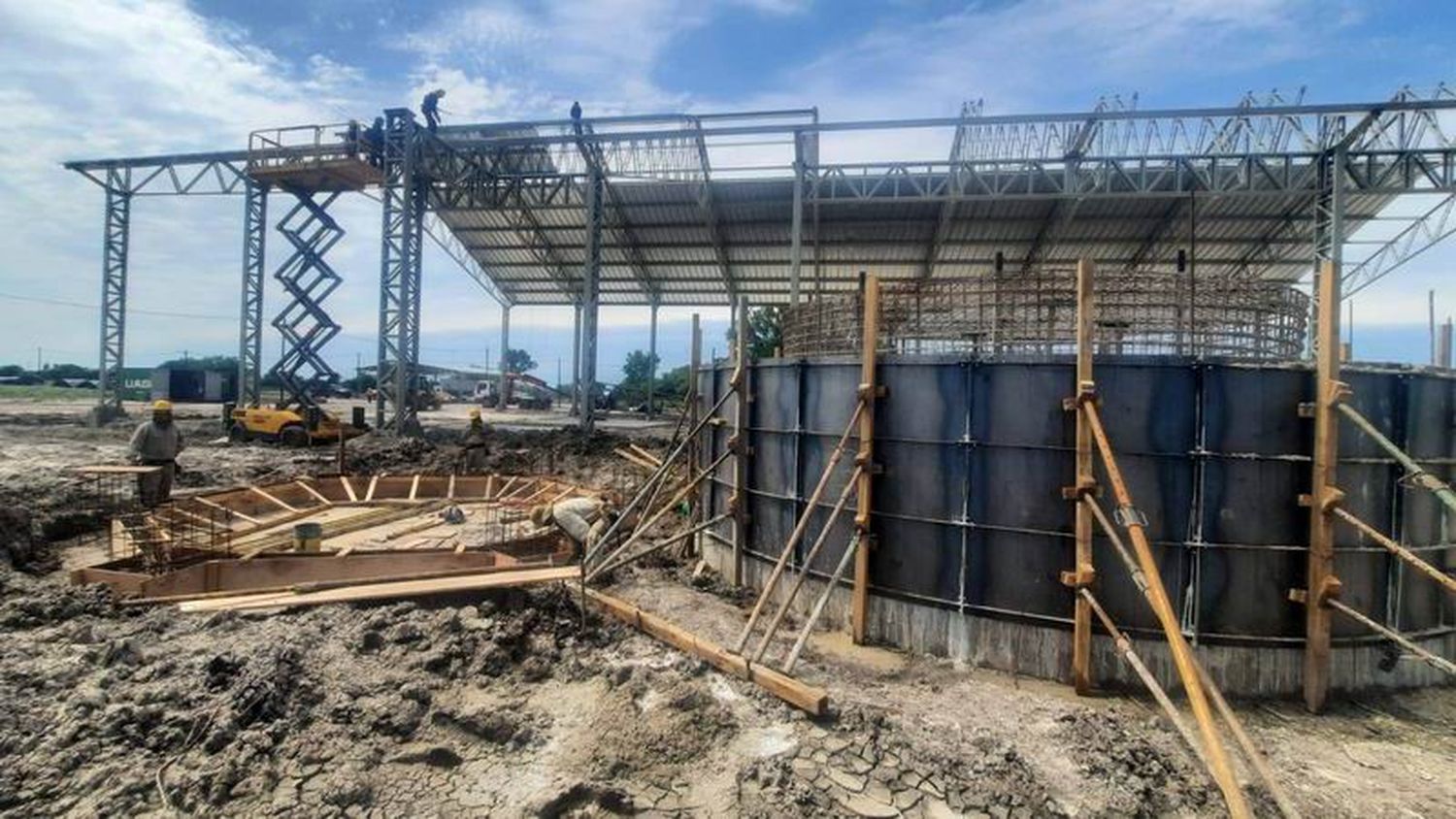 Con mano de obra formoseña avanza la 
construcción de la planta biosiderúrgica