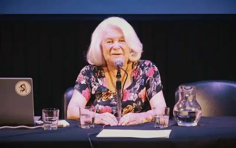 "La vida me ha dado oportunidades fantásticas", dijo Mónica en Sin Galera. Foto: Academia Nacional de Periodismo.