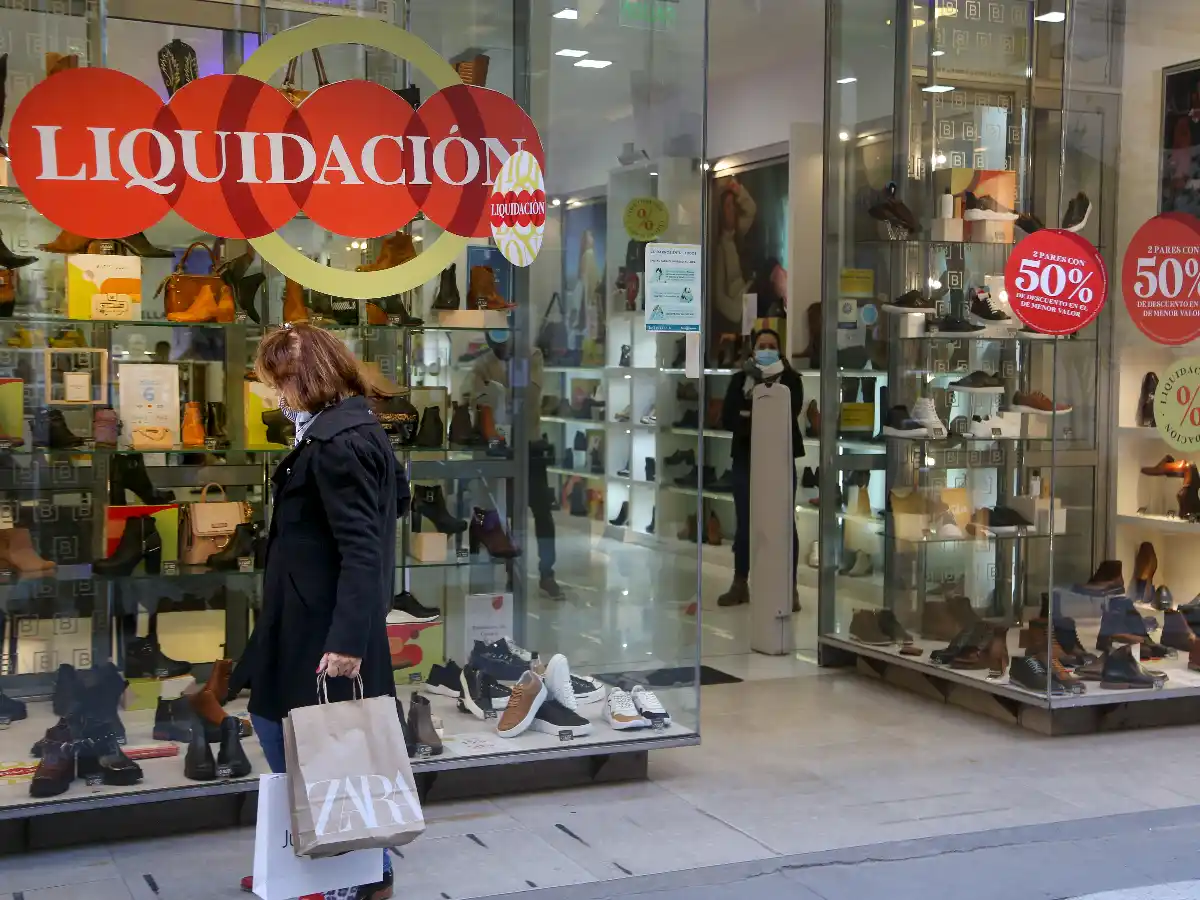 Inflación: por qué Argentina lidera aumentos de precios de indumentaria y calzado en el mundo