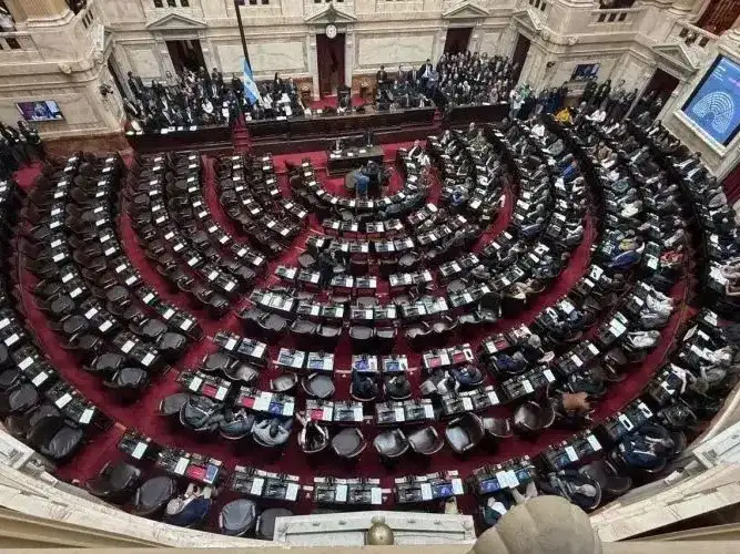 La oposición no consiguió quórum y se 
cayó la sesión para voltear el DNU 70/23