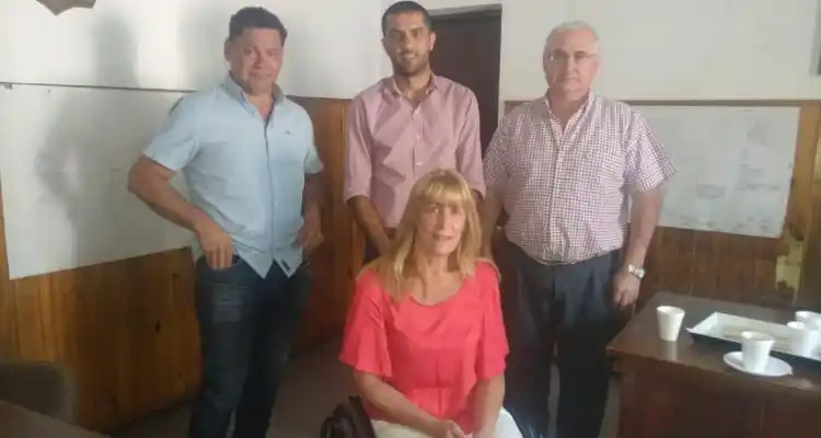 Santa Lucía: Expectativa por la carga de bolsas de porotos para el puerto
