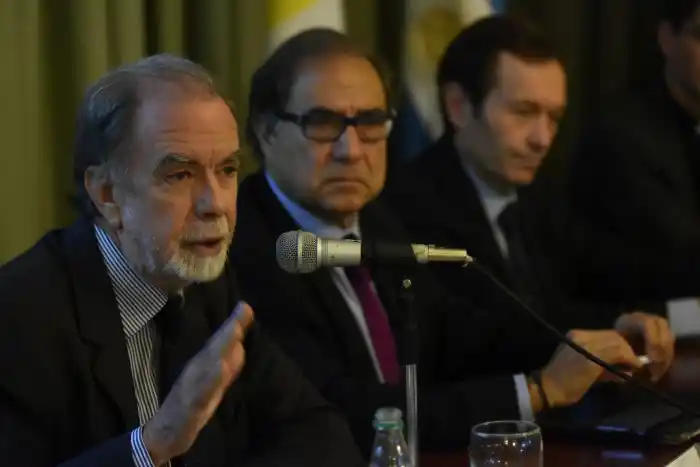 González Fraga: “Las virtudes del mercado libre no son tales si llevan a la inestabilidad”