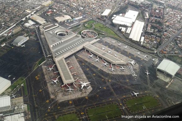 Delays at Mexico City Airport: Profeco targets Aeromexico and the airline fires back