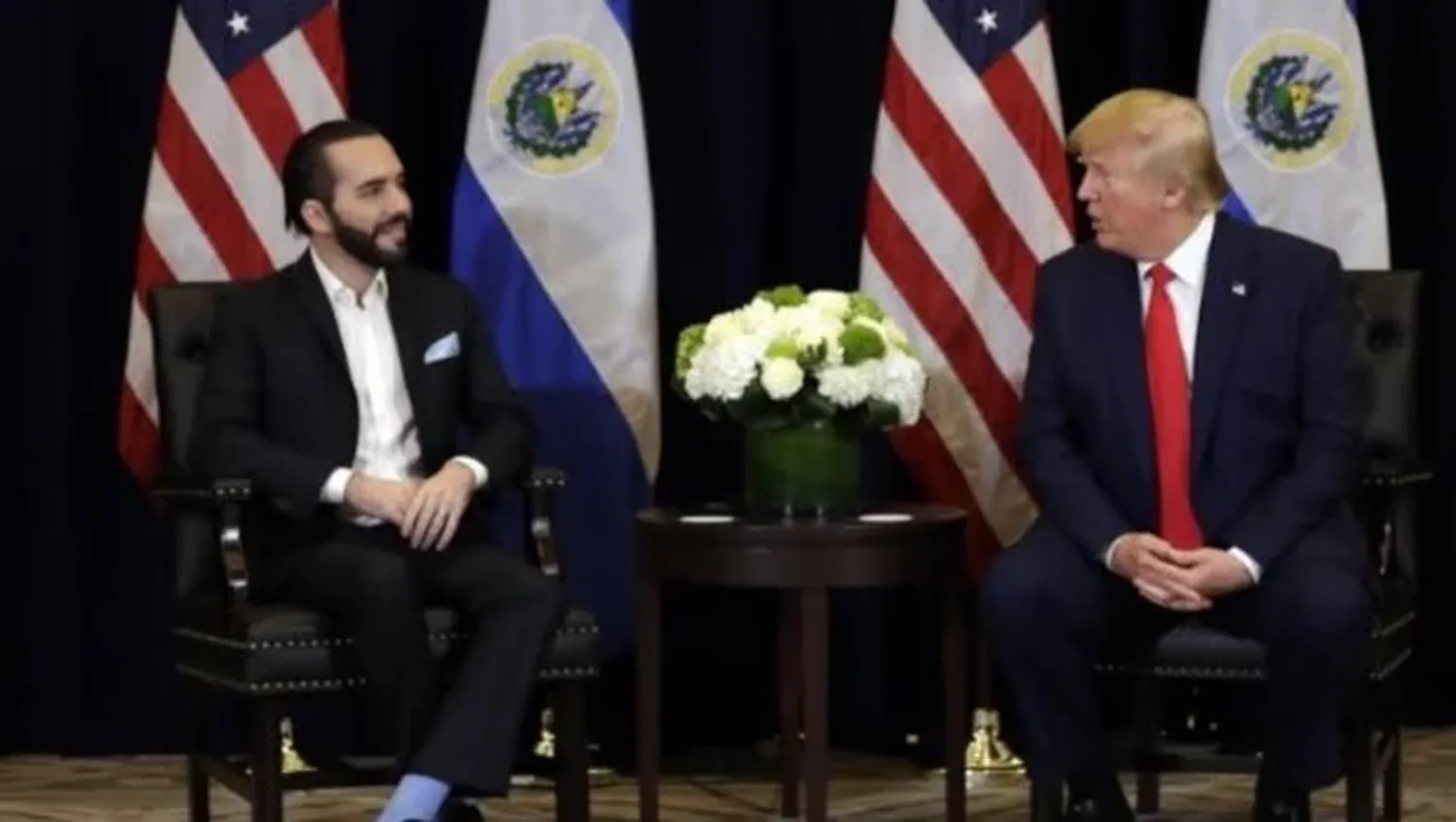 En medio de la polémica por los migrantes deportados: Bukele llega a EE.UU. a consolidar su alianza con Trump