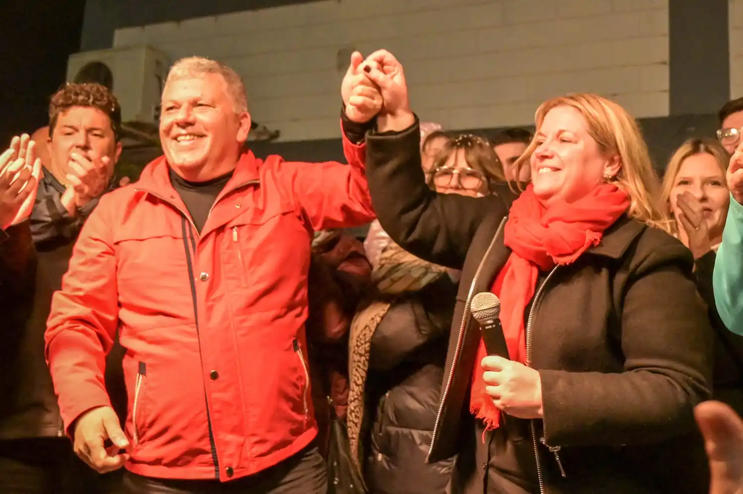 Benedetti celebró el triunfo que lo aventajó en casi 15 puntos sobre la segunda fuerza política