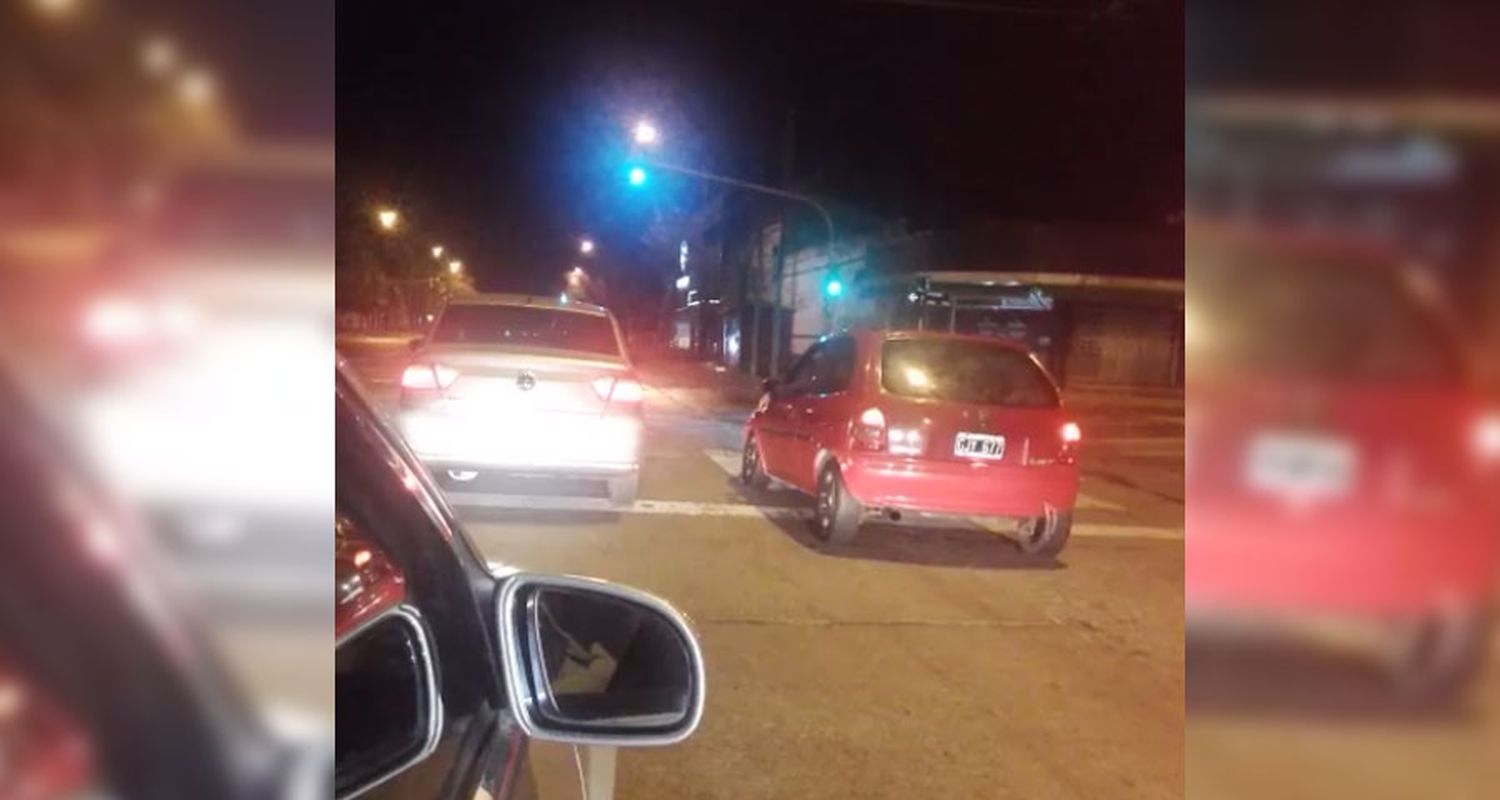 Un video muestra cómo corren picadas en plena avenida Jara