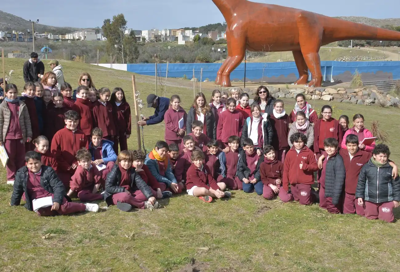 Alumnos del colegio San Ignacio, protagonistas en el Día del Árbol