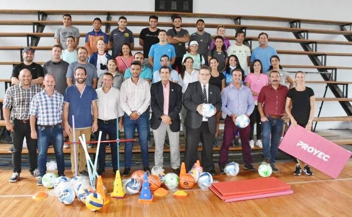 El municipio entregó kits deportivos para  los programas de promoción deportiva  en los barrios