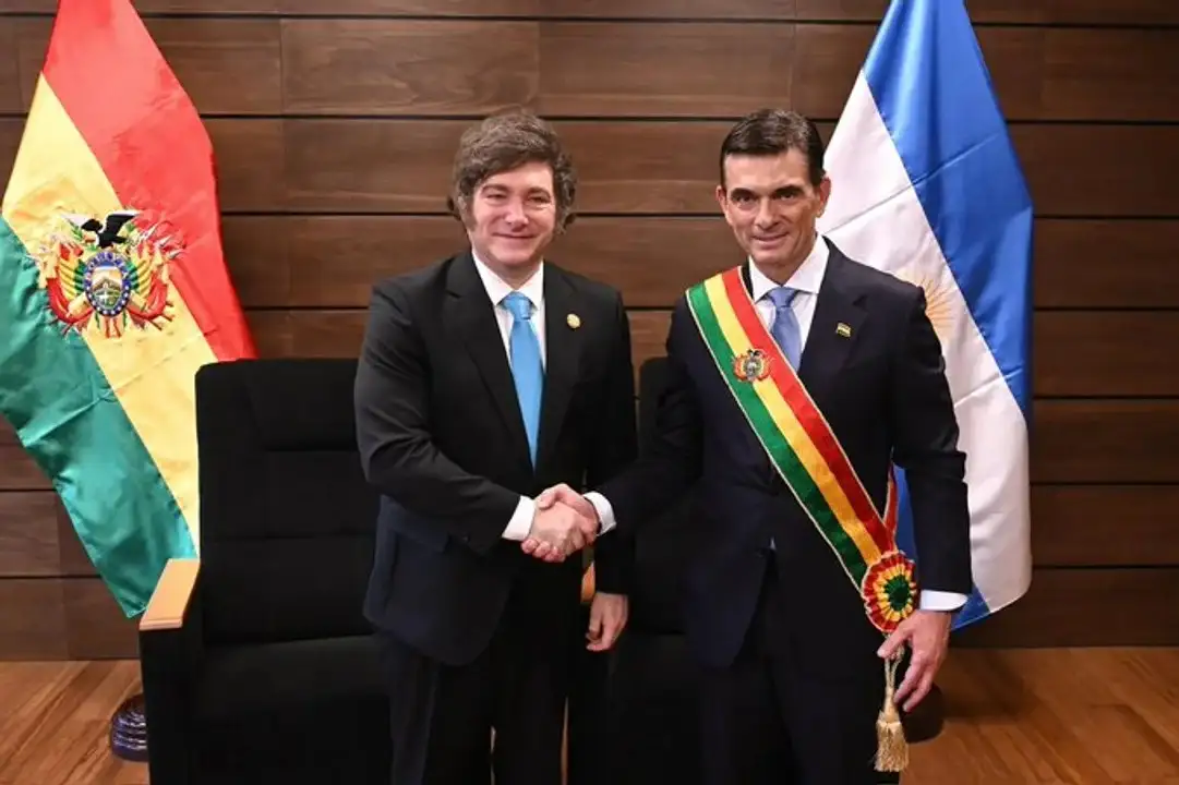 Ambos presidentes se desearon suerte durante el encuentro informal que mantuvieron.