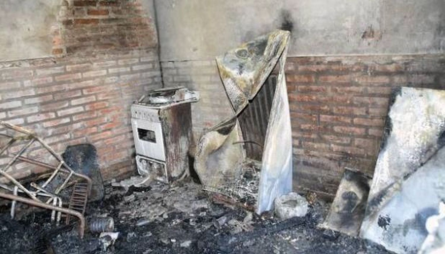 Trágico incendio en Viedma: murieron una madre y seis hijos