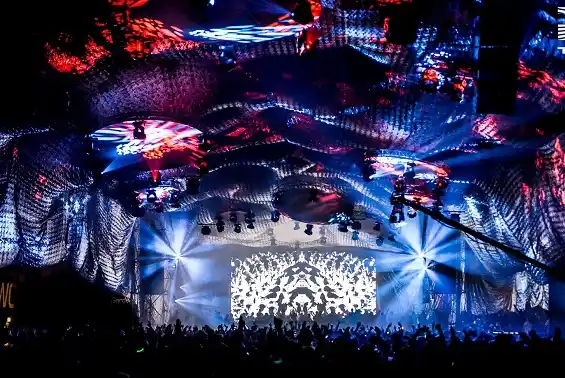 Existió “un triángulo” entre el concesionario, la firma de bebidas y la organización