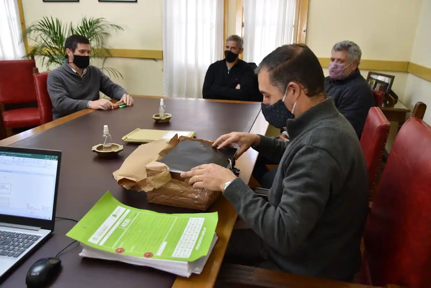 Se abrieron los sobres de la licitación pública para la pavimentación de la primera etapa de calle Colombia