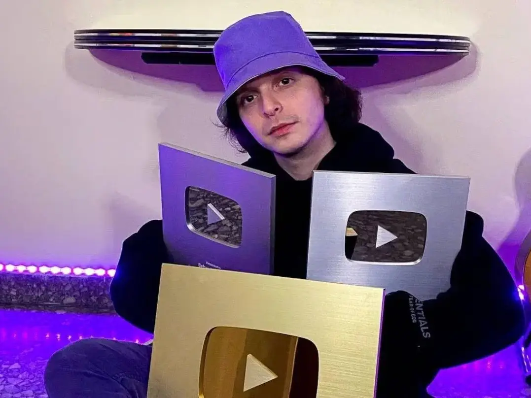 El youtuber Chatterbox y su padre fallecieron en un choque múltiple en la ruta