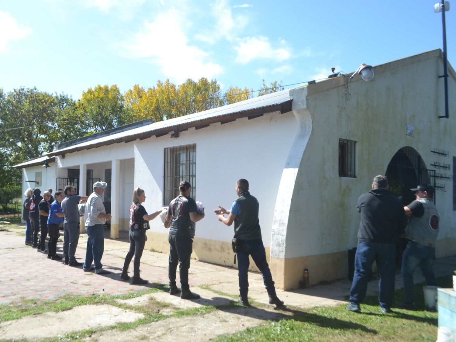 Gran jornada solidaria de moteros en escuelas rurales de Gualeguay