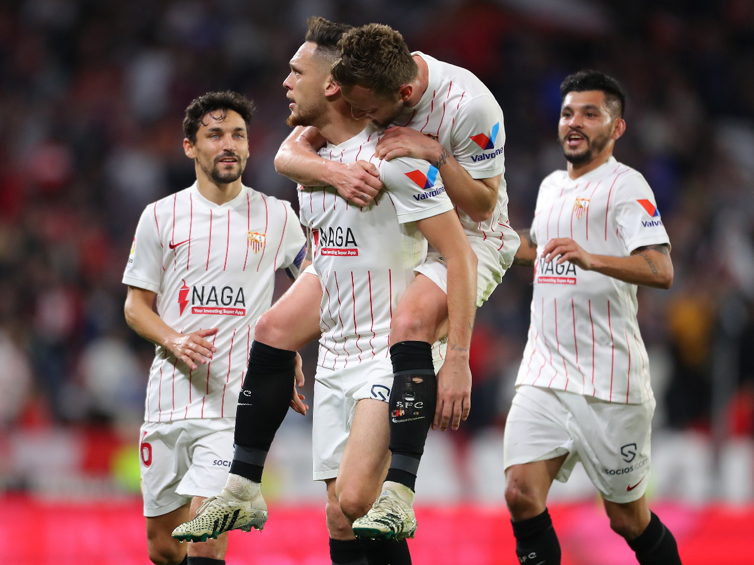 Goles argentinos en la victoria de Sevilla
