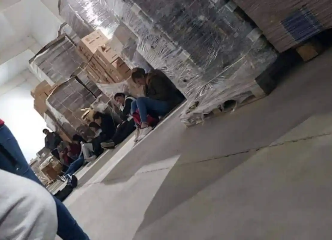 Detectan casos de Covid-19, trabajo en negro y explotación laboral en la fábrica de alfajores Vimar en Moreno