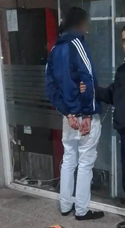 Detienen a un hombre que quiso robar un bolso en la Terminal