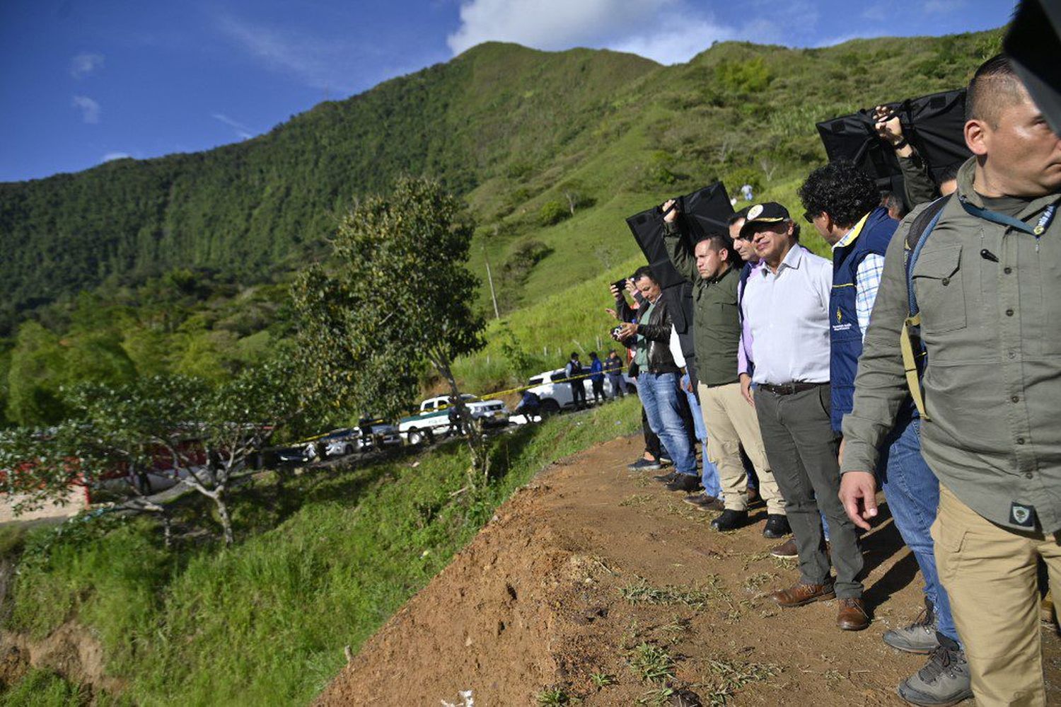 Derrumbe destruye principal carretera entre Colombia y Ecuador