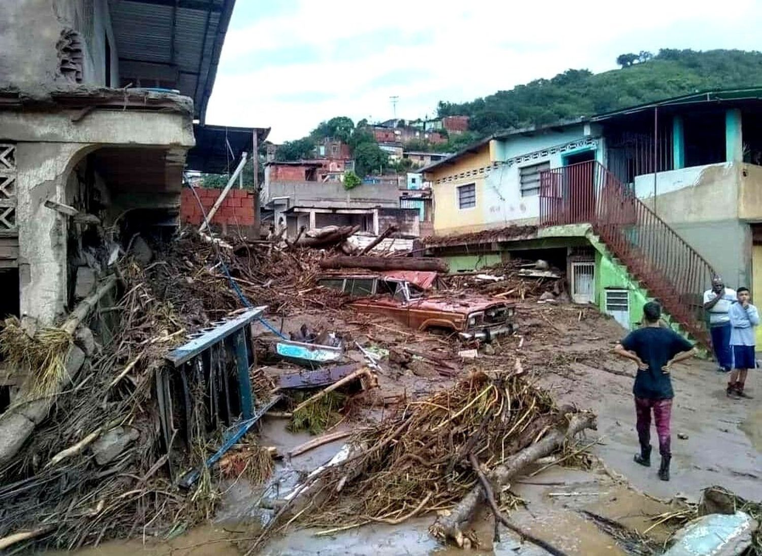 ¡TRAGEDIA EN LAS TEJERÍAS! 22 personas fallecidas y 52 desaparecidos por el deslave