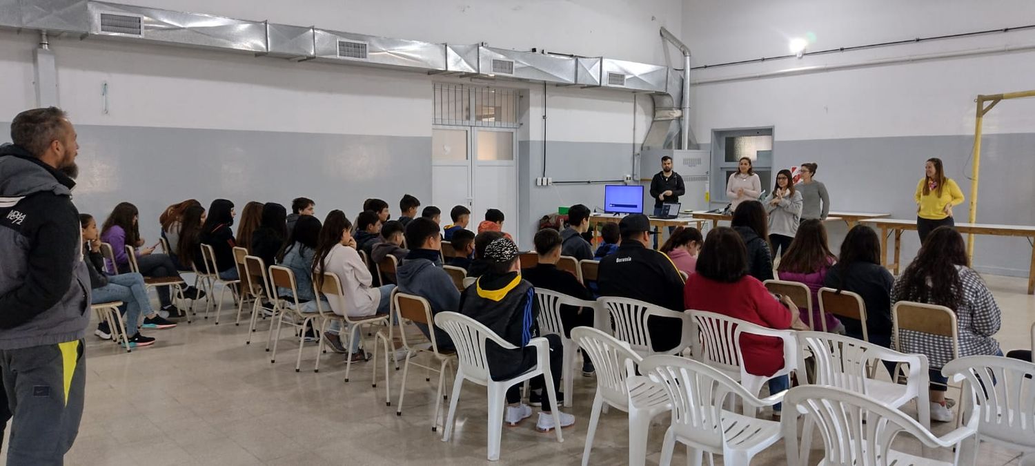 Dieron inicio a un Ciclo sobre Adolescencias