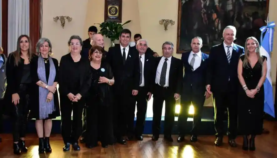 Directivos en la cena y baile del 219º Aniversario-