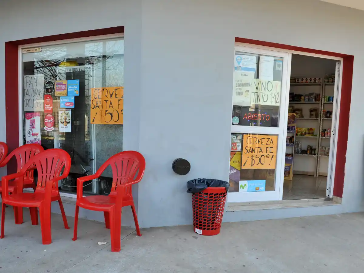 Un cliente ahuyentó a un ladrón en una proveeduría