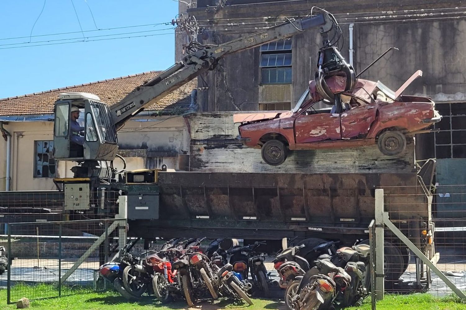 Compactan más de 500 autos y motos en Tránsito Municipal