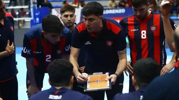 Vóleibol: Manuel Quiroga y un buen rendimiento de su equipo