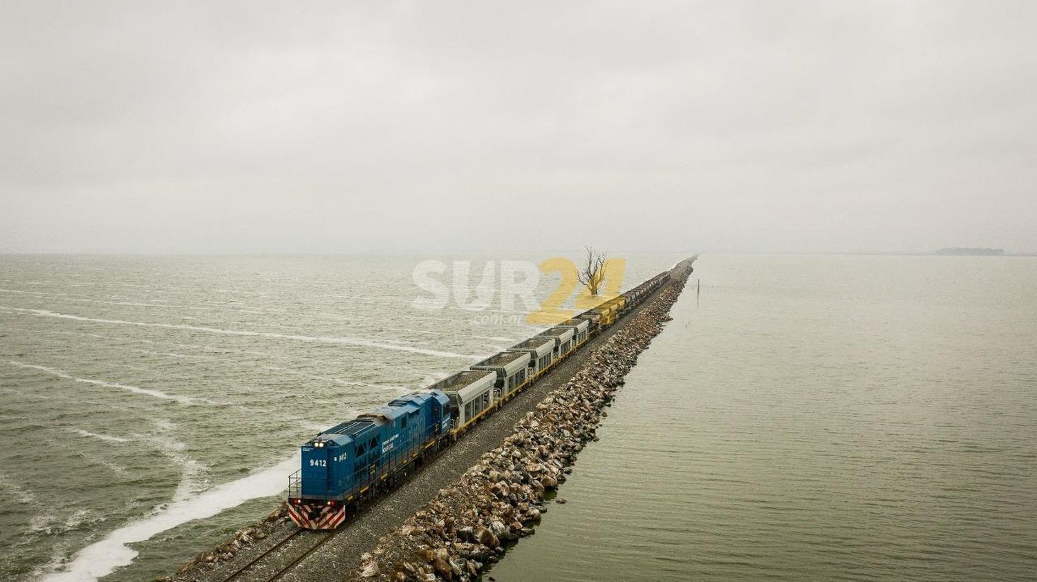 Las vías del tren de cargas sobre la laguna La Picasa ya están rehabilitadas al 70%