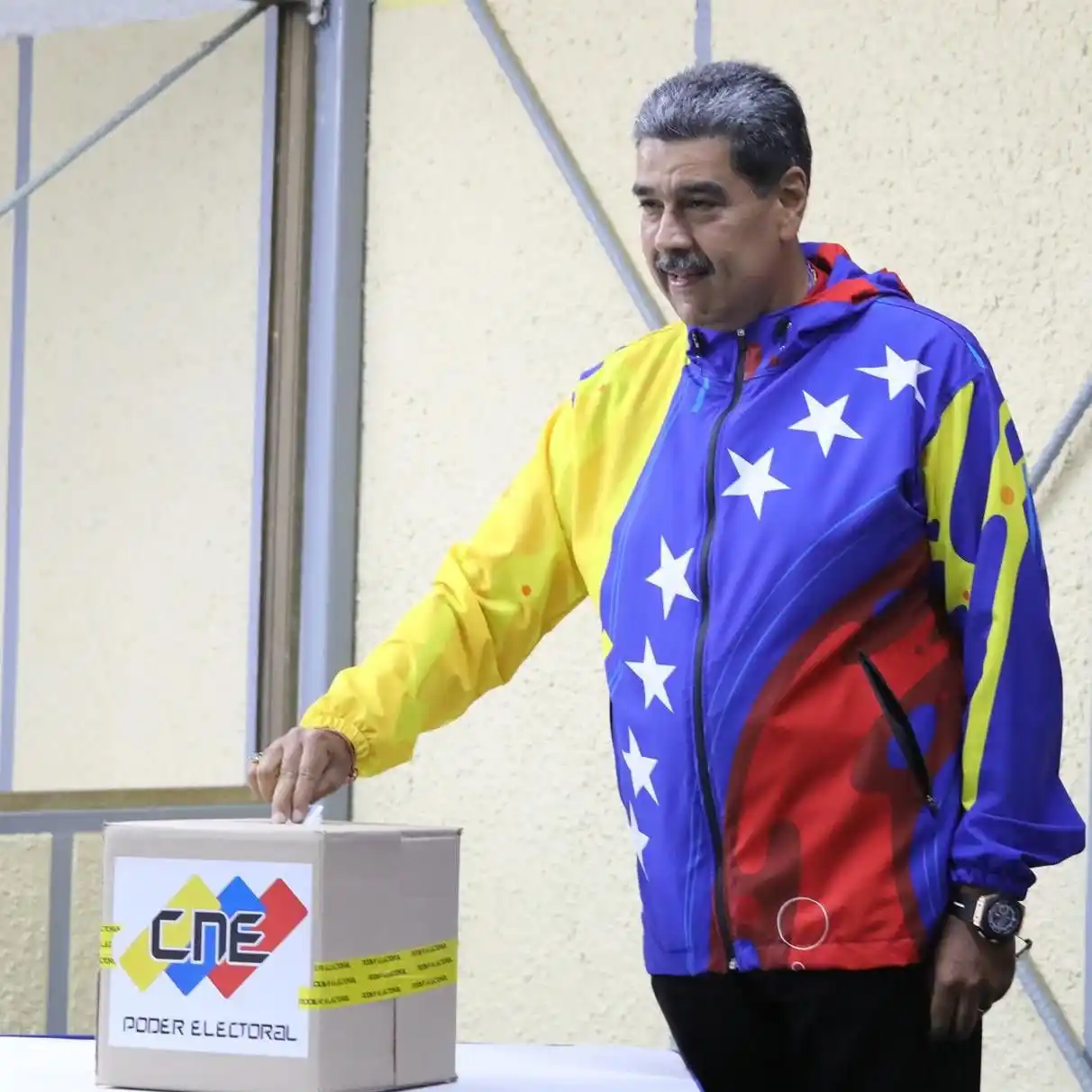 Reiteró que su candidatura es "la única garantía de paz" en el país.