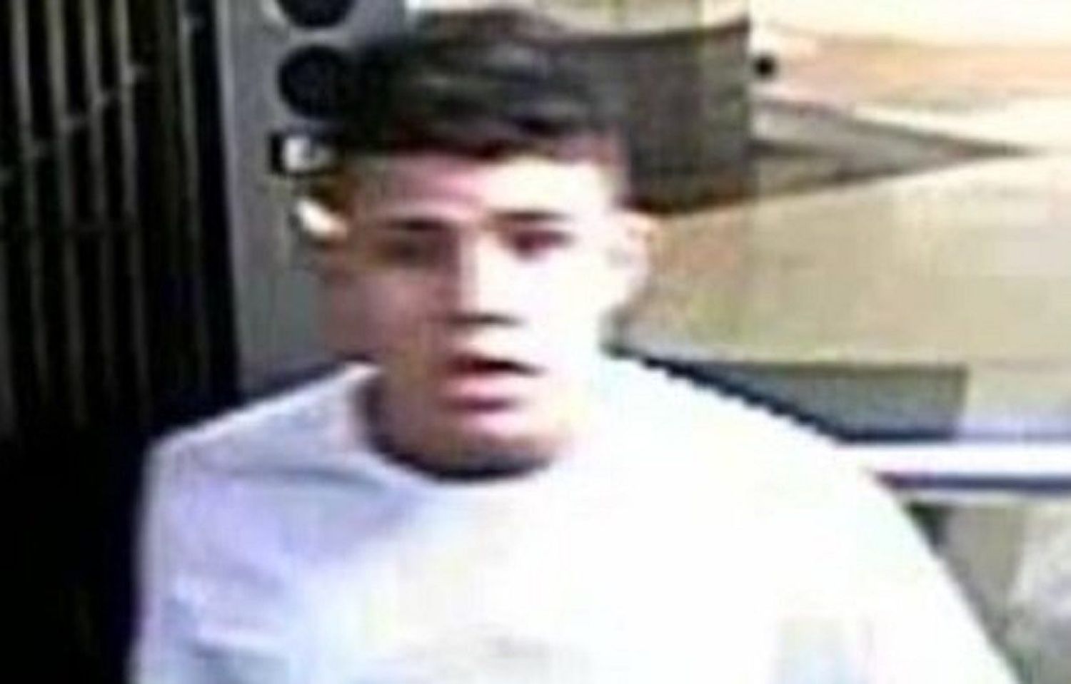 Policía de Nueva York difunde imagen de hombre hispano que disparó durante robo en Manhattan