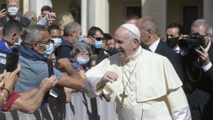 VOLVIÓ EL PAPA a reunirse con  los fieles