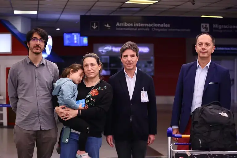 Andrés Mangiarotti, el vicecanciller Sahores, la jefa de la sección comercial, Bárbara Aubert y el jefe de la sección consular, Tomás Gibson