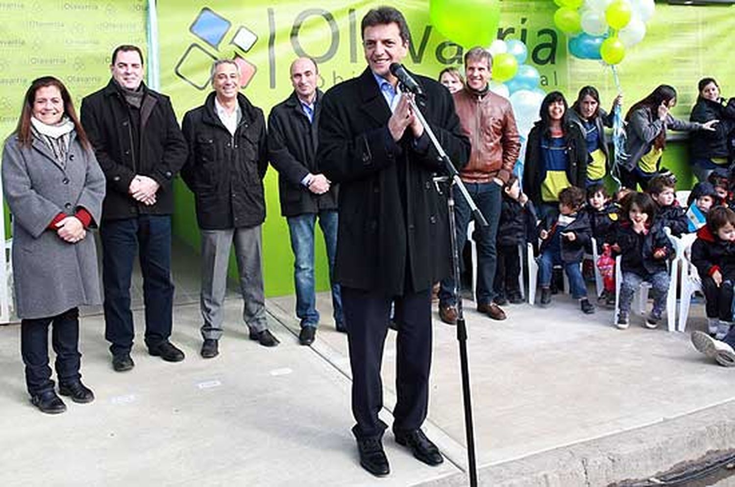 Elecciones 2013: Massa y Eseverri inauguraron el Jardín "Papa Francisco" en Olavarría