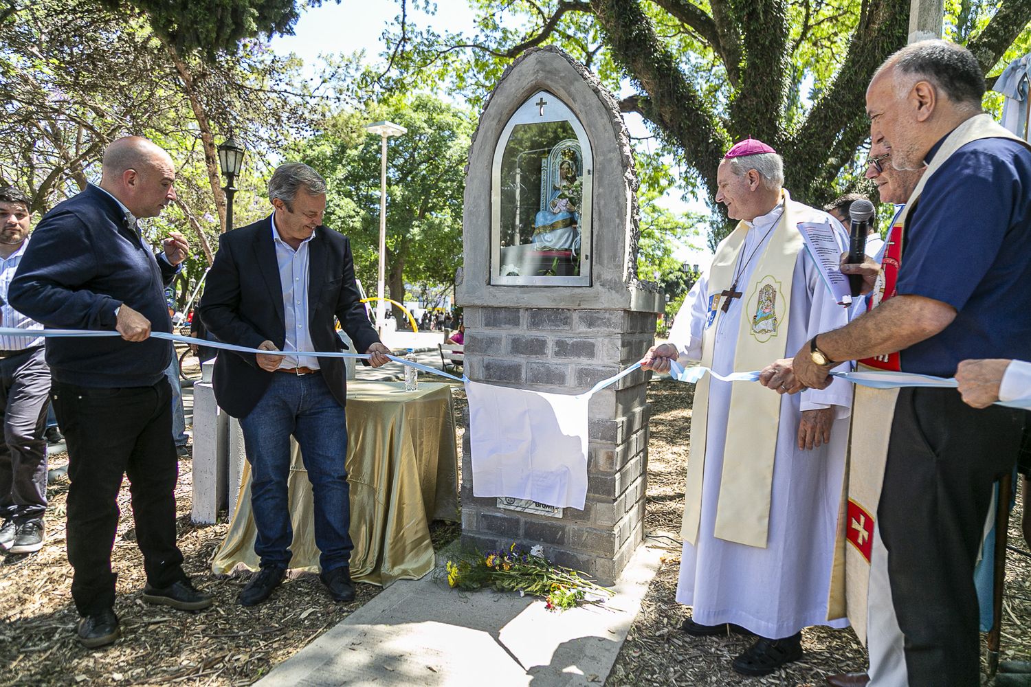 Almirante Brown: Entronizaron la imagen de la Virgen Nuestra Señora de la Paz en Plaza San Martín