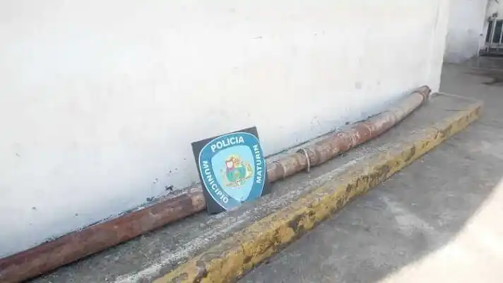 ¡SE PASÓ! Detienen a sujeto por robar un poste del alumbrado público en Maturín