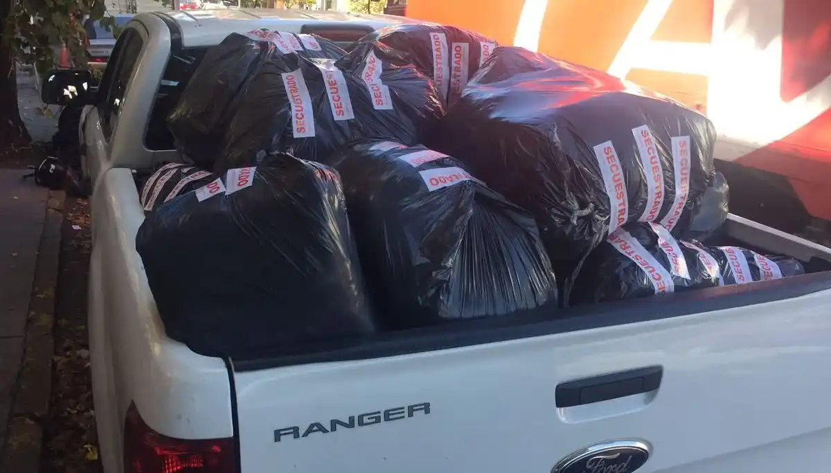 Secuestraron en la peatonal 700 prendas de vestir por venta ilegal