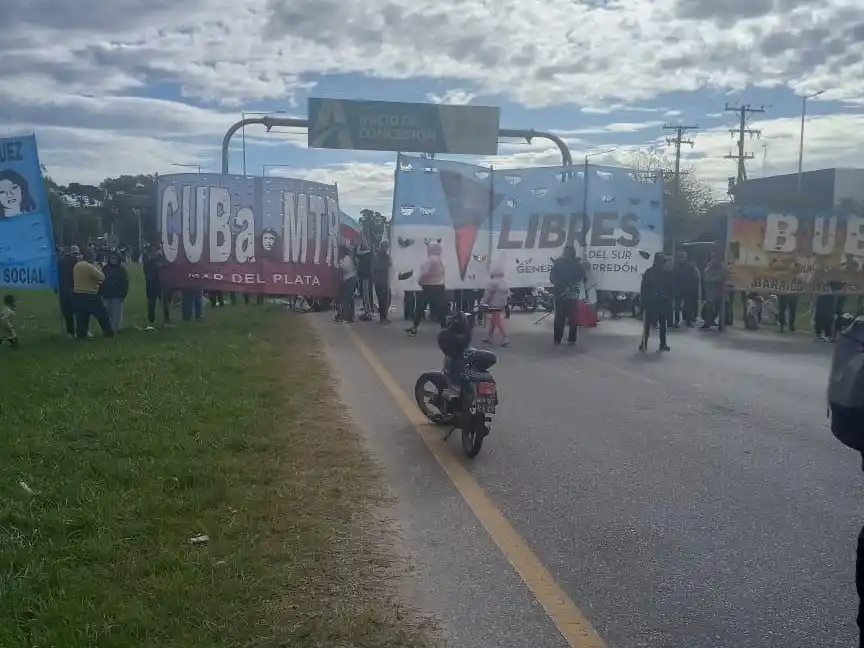 El reclamo que realizan en Ruta 2 y Constitución.