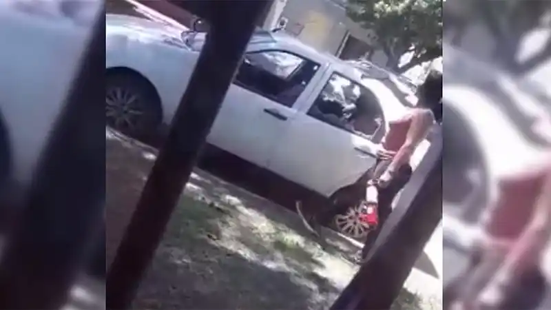 Su ex le destrozó su auto a "martillazos": él hizo su descargo y dio su versión