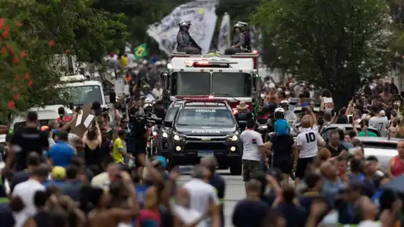 ¡ADIÓS, PELÉ! Sepultado el rey del fútbol tras masivo homenaje (fotos)