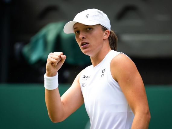 Swiatek avanzó con autoridad a los cuartos de final de Wimbledon