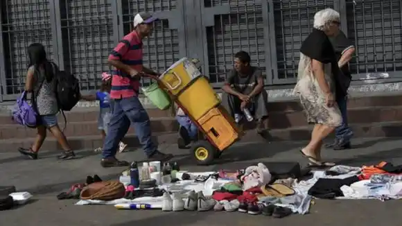 ¡PEOR QUE AZOTE DE BARRIO! El BCV asalta a los venezolanos y ubica el dólar oficial sobre Bs.10