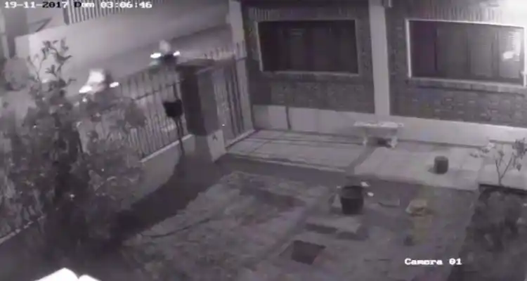 Apedrearon la casa del intendente Cecilio Salazar y provocaron daños
