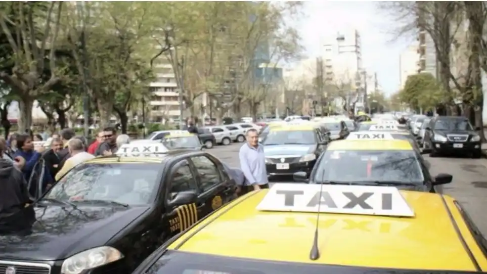 Mar del Plata: Paro de remises y taxis por la posible autorización de Uber y Cabify