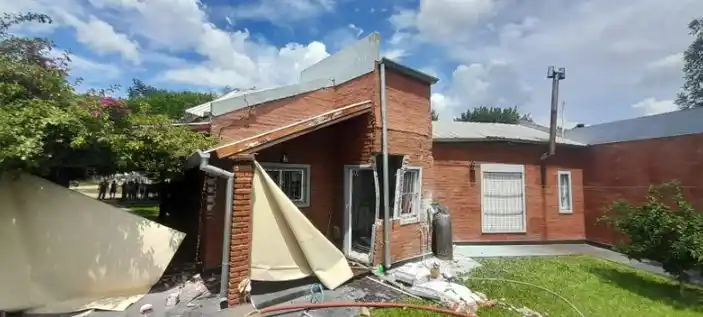 Explotó un termotanque en Gualeguay: destrozó la cocina y el lavadero de una vivienda