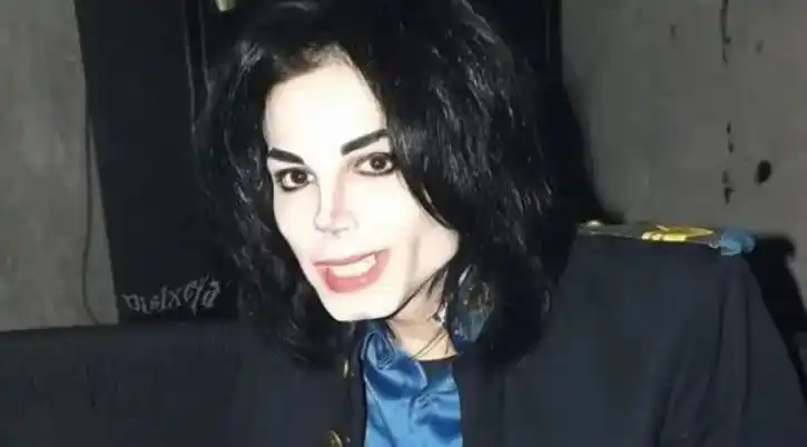 Confundieron al imitador argentino de Michael Jackson con Felipe Pettinato y lo golpearon