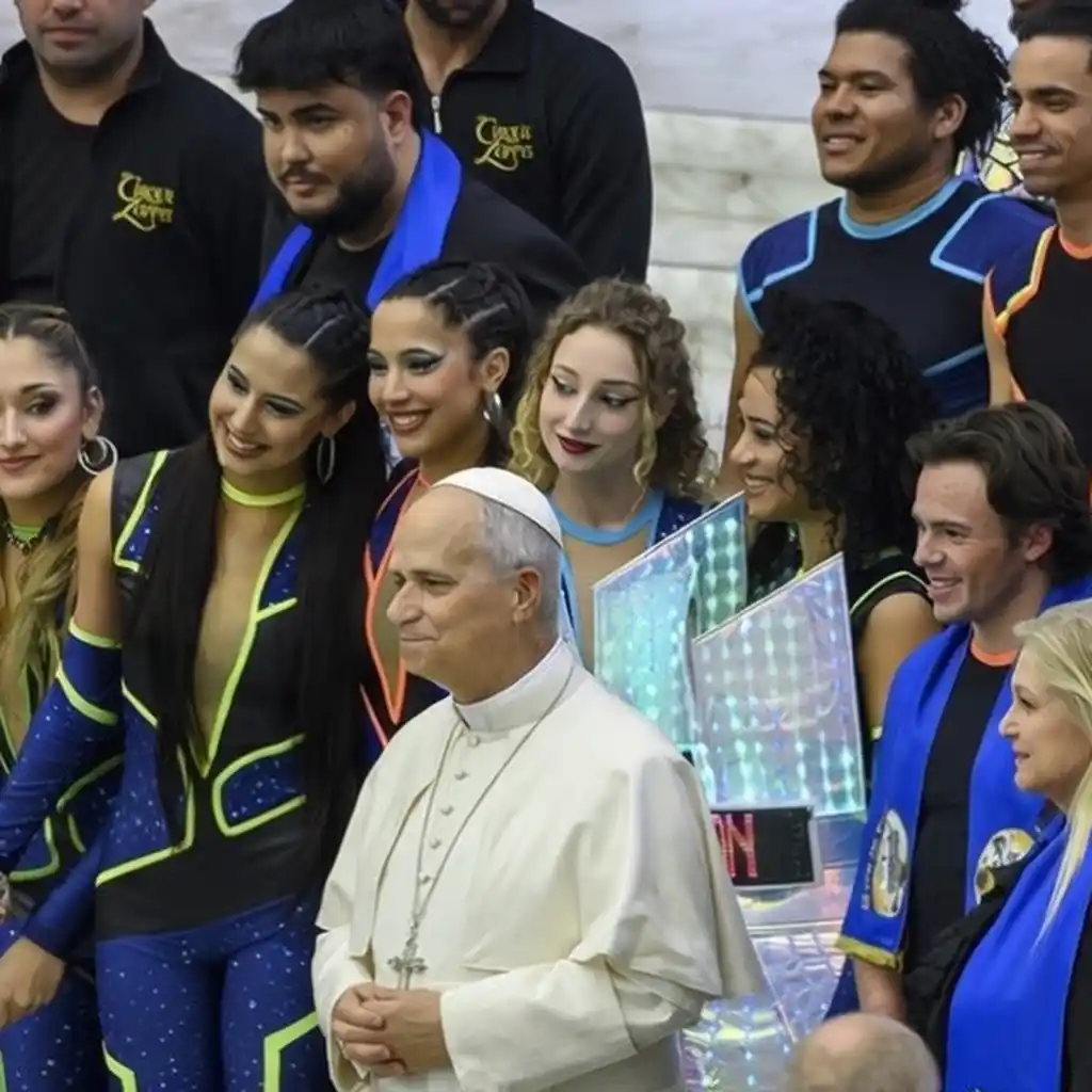Lara y Dalma Acosta - Bailarinas rafaelinas | Fueron recibidas por el papa en el Vaticano - 3