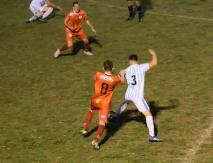 Juventud Unida derrotó a Central Larroque en el inicio de los playoffs